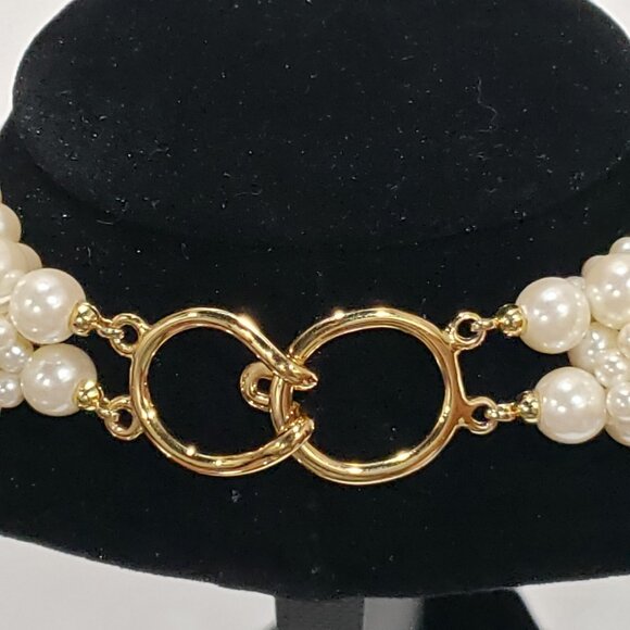 Stunning 16 Inch Faux Pearl Necklace Gold Clasp Worn Twisted or Straight Vintage - Picture 3 of 6
